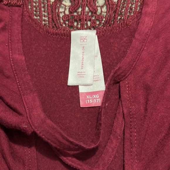 Maroon tee - Picture 3 of 8